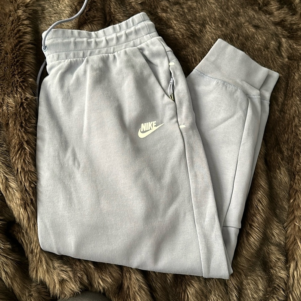 New Nike, women’s, joggers, pale, purple